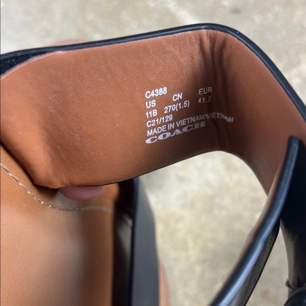 Coach Hallie Sandals
Size: 11 - Picture 6 of 9